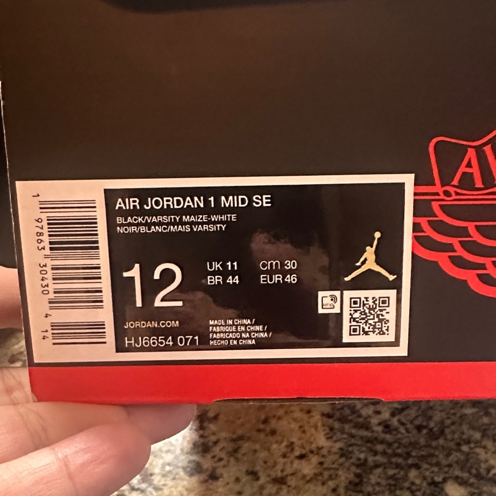 Jordan Air 1 Mid SE Black/Varsity Maize-White